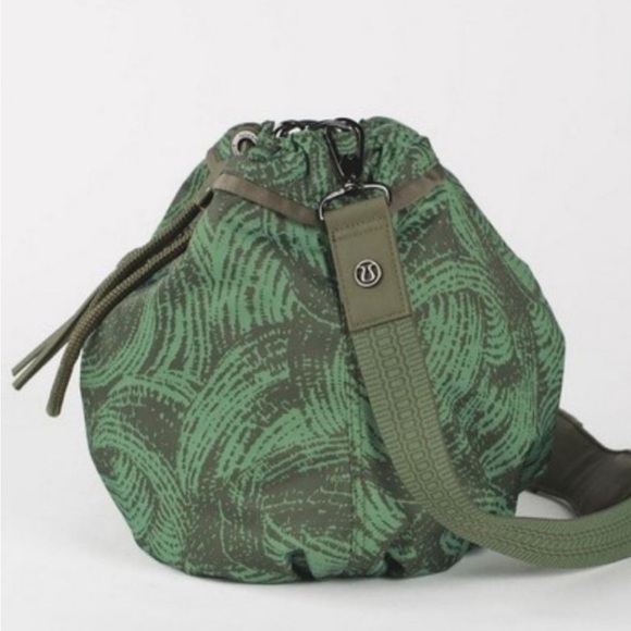 Lululemon Diversity Bag Wanderlust 2016 Mini Wavy Desert Olive Fatigue Rare - Picture 3 of 12